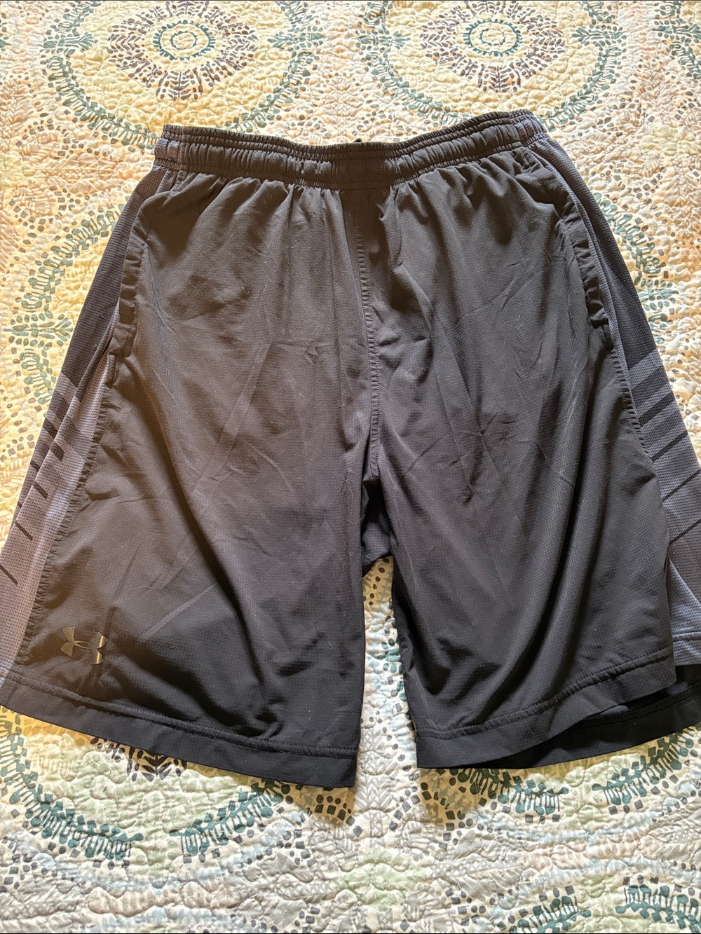 Under Armour Men's Black Athletic Mesh Training Shorts with Side Panels - large